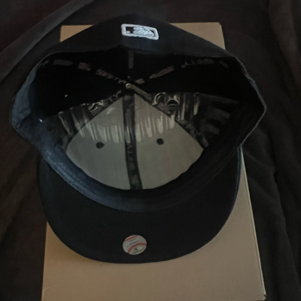 Yankee fitted - Picture 2 of 2